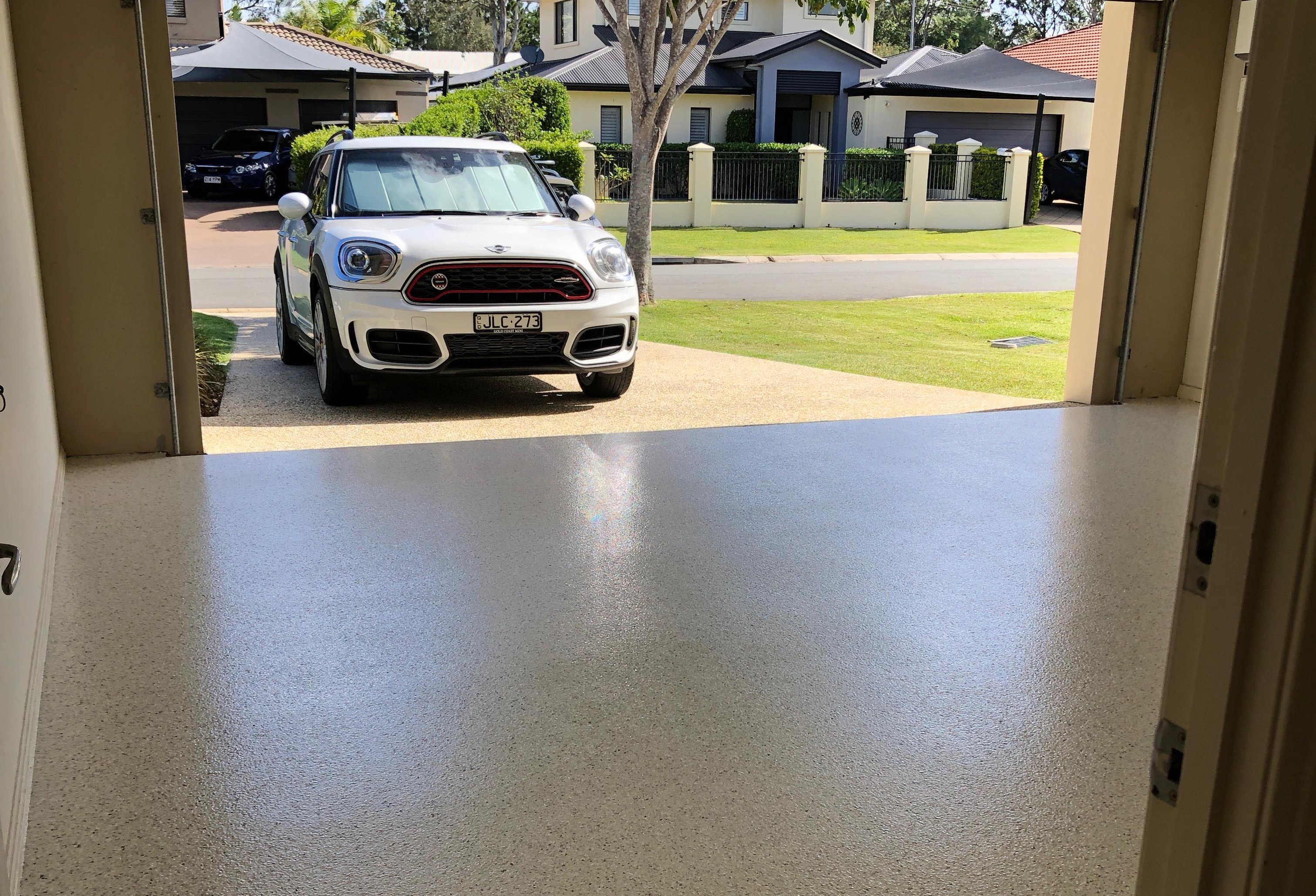 Polyaspartic vs Polyurethane for Flake Floors: The Ultimate Comparison Guide